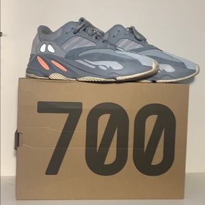 Yeezy Boost 700
